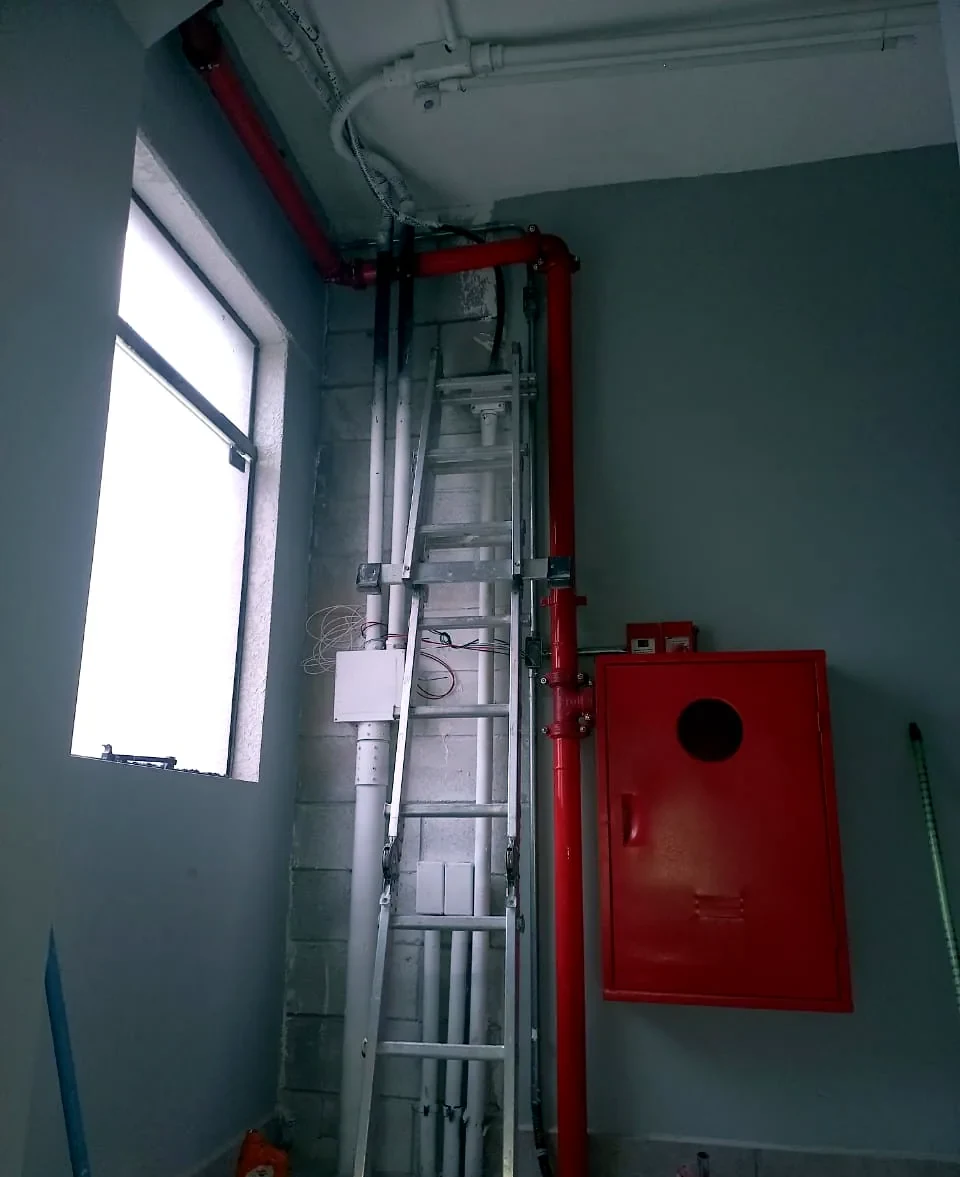 Sala Técnica — Prumada e Abrigo