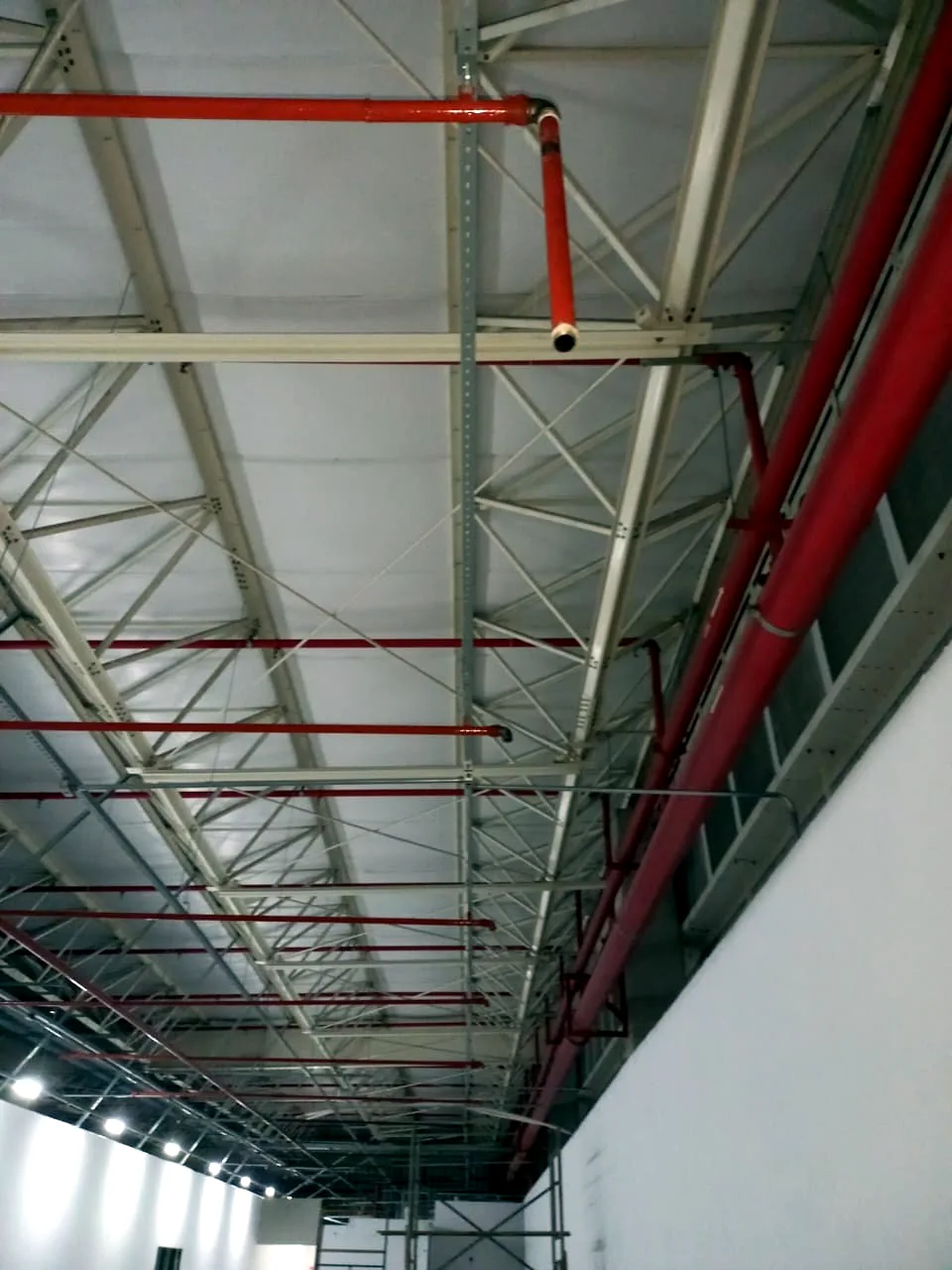 Cobertura Metálica — Sprinklers Instalados