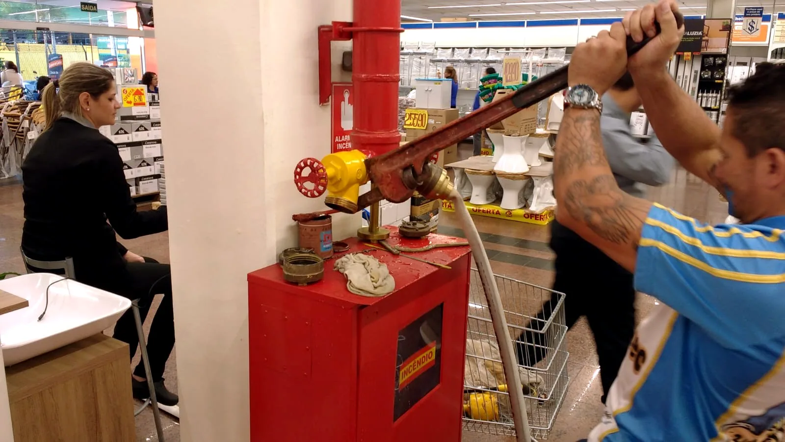 CLCB — Hidrante em Comércio